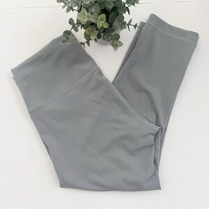 Lululemon Wunder Train High-Rise Crop 23"
Rhino Grey Size 12